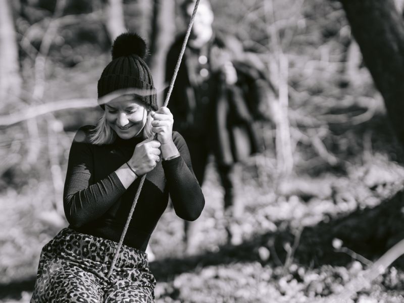 How to Look Natural in Wedding Photos (Even If You Hate the Camera!)